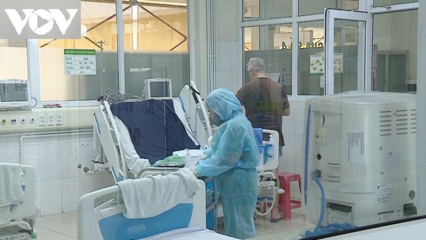 Da Nang: COVID-19 patient turns critical, relies on ECMO